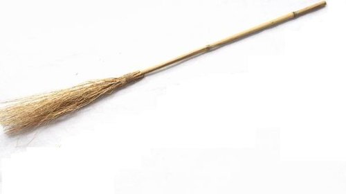 魔法少女モノには必須アイテム「魔法のほうき」